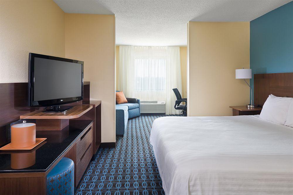 Hotel Fairfield & Ontario