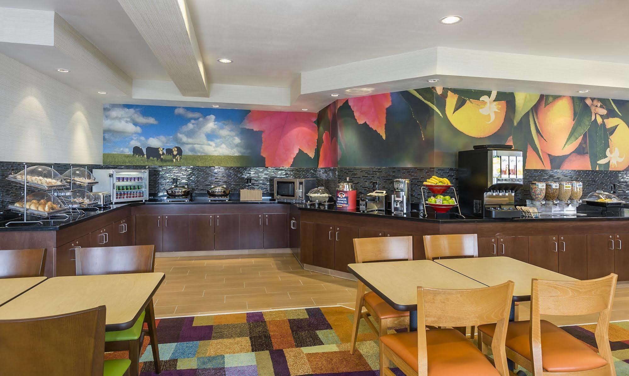 Fairfield & Ontario Hotel 3*